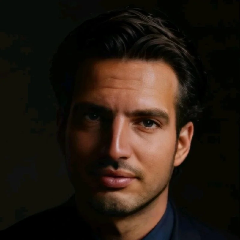 Portrait de Romain Avon, Fondateur & Tech-Épicurien